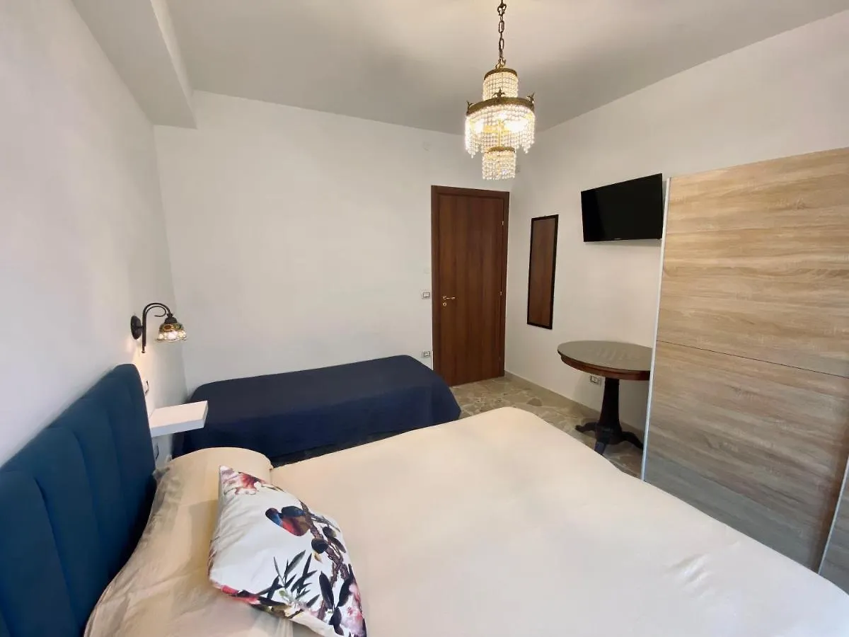 Pericle Apartment & Room Taormina 0*,